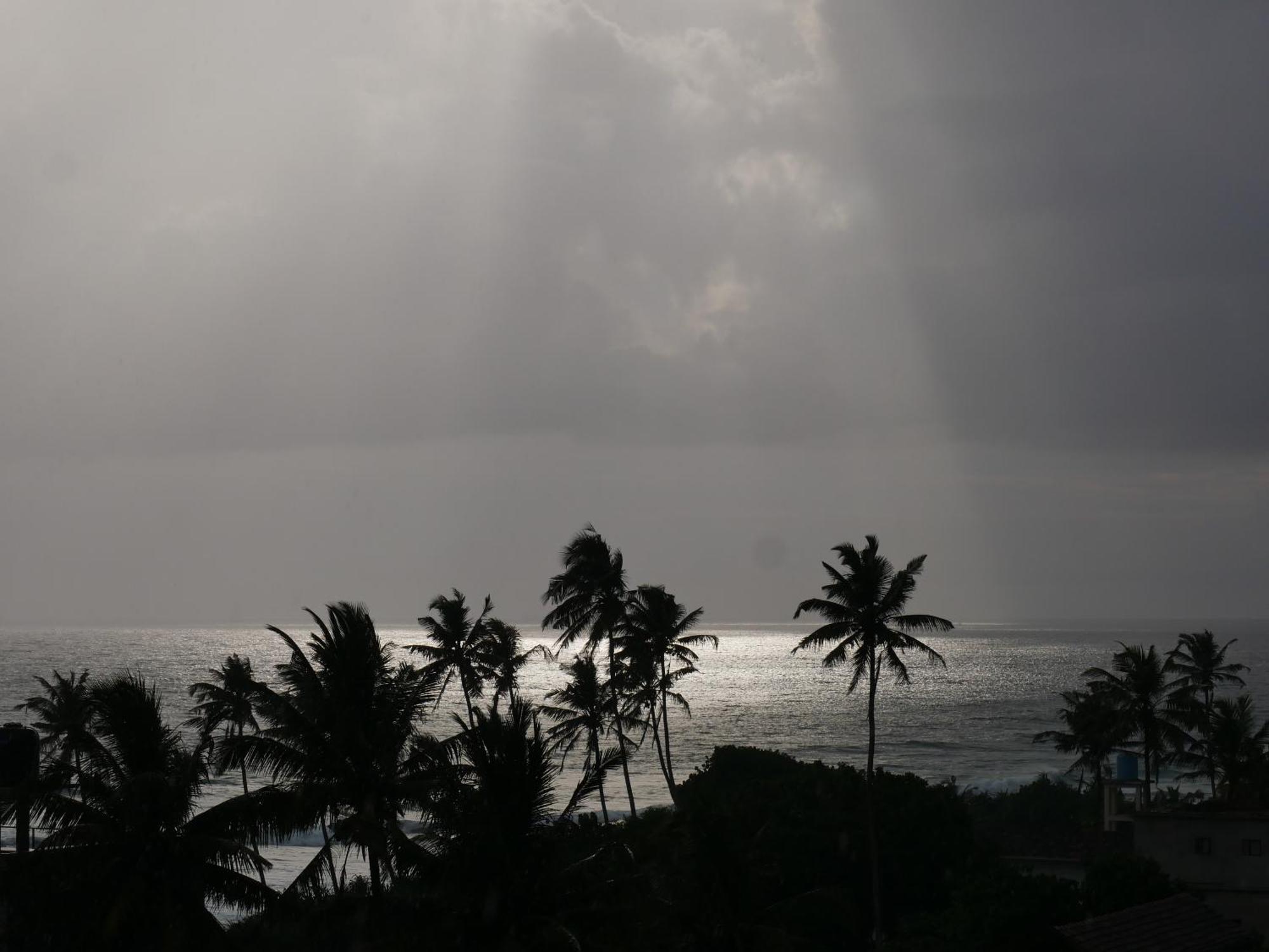 Sky Mountain Cafe With Seaview Bed & Breakfast Weligama Luaran gambar