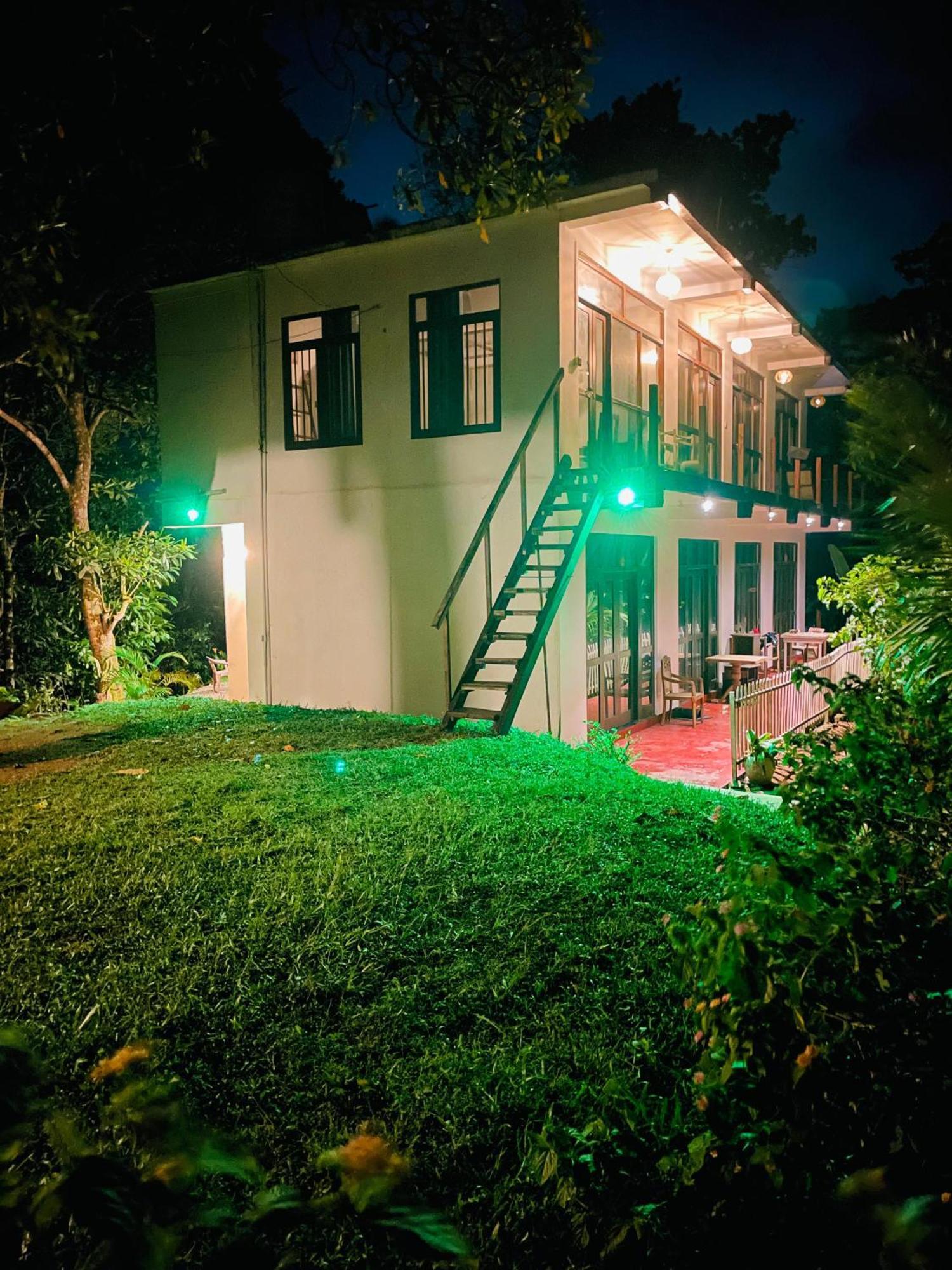 Sky Mountain Cafe With Seaview Bed & Breakfast Weligama Luaran gambar