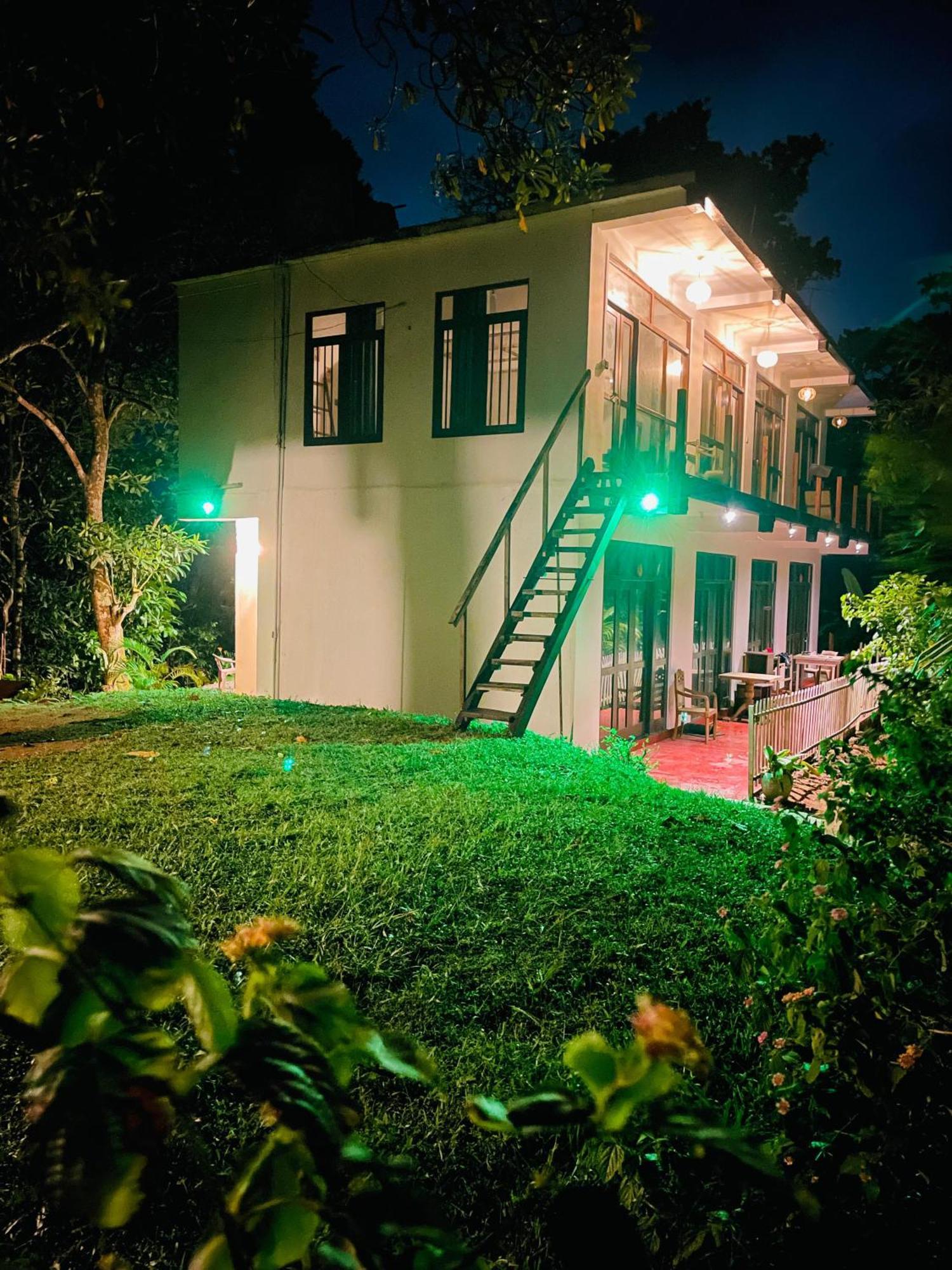 Sky Mountain Cafe With Seaview Bed & Breakfast Weligama Luaran gambar