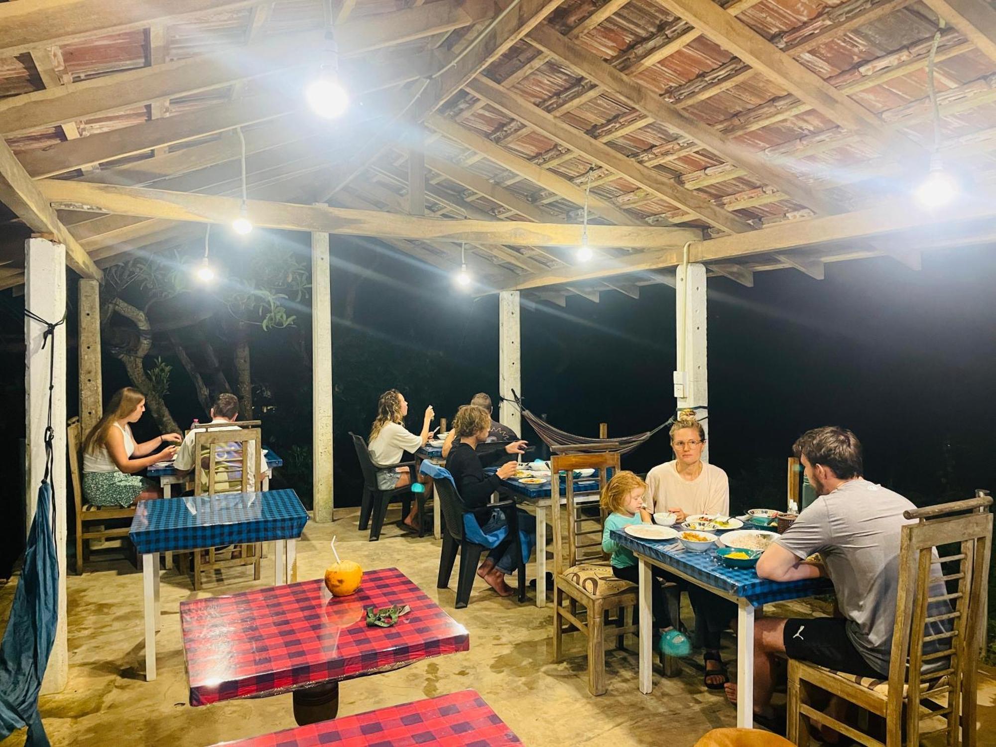 Sky Mountain Cafe With Seaview Bed & Breakfast Weligama Luaran gambar